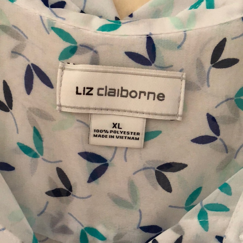 Liz Claiborne Sleeveless Button Front Blouse - Picture 4 of 7